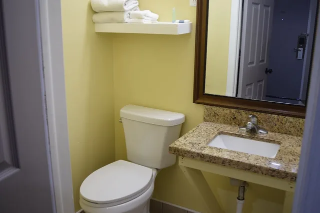 غرفة قياسية بسرير كوين، White Oaks Motel Pennsville Carneys Point 4/6