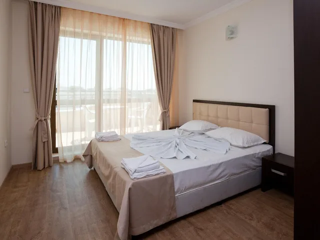 شقة بشرفة، St George Palace 1/1