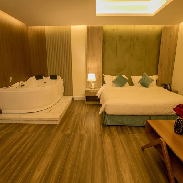 جناح جونيور، فندق لكجري نايت(Luxury Night Hotel) 2/10