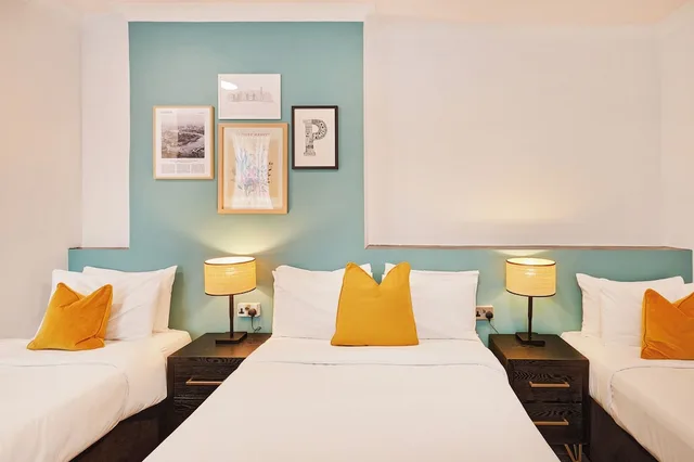 غرفة رباعية بأربعة أسرّة، Huttons Hotel, Victoria London 2/6