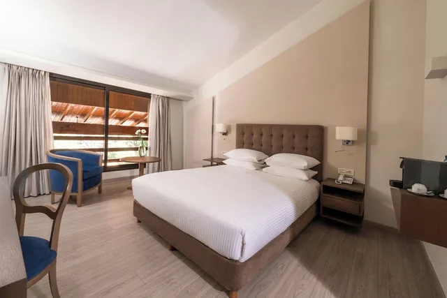 Premium, Queen Bed, Slope View، INTERCONTINENTAL MZAAR LEBANON MOUNTAIN 2/8
