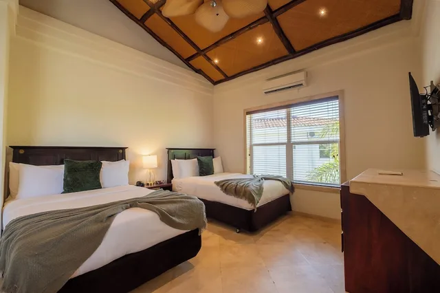 جناح بسريرين كينج وسريرين كوين بإطلالة على البحر بـ3 غرف نوم في طابق مرتفع، The Placencia 1/3