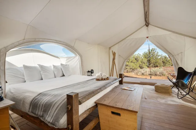 Stargazer, Tent, King Bed, Private Bathroom، Grand Canyon Under Canvas 1/4