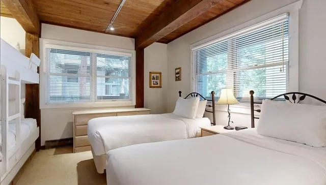 2 Bedrooms, Condo, Summit, King Bed, 3 Beds، Top of the Village - Destination Hotels & Resorts 2/5