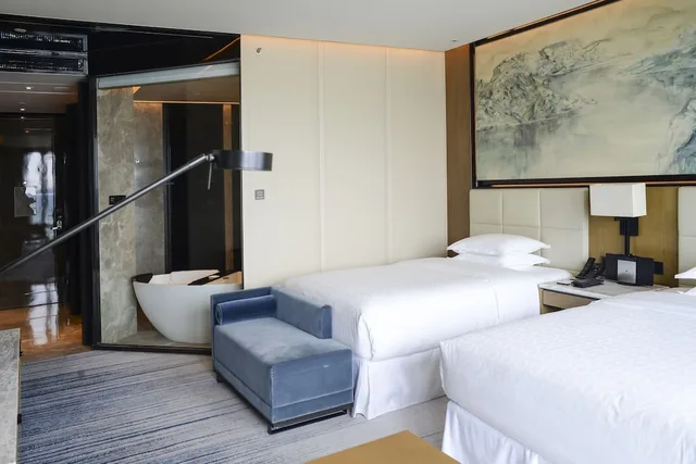 جناح كلوب بسرير كينج بإطلالة على المدينة بغرفة نوم واحدة، Sheraton Zhuhai Hotel 2/6