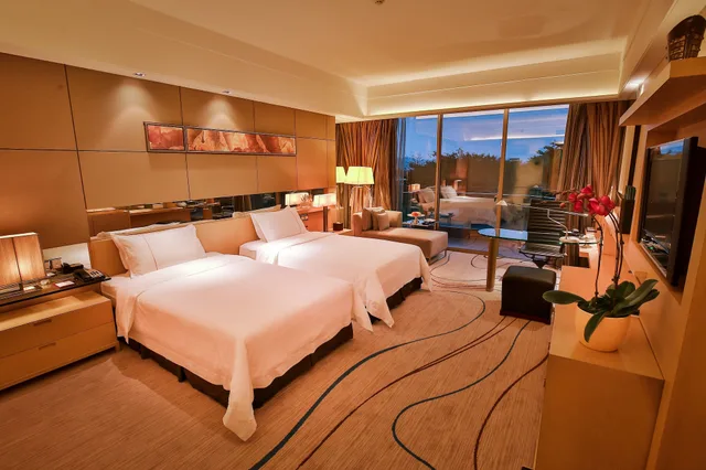 غرفة ديلوكس بسريرين منفصلين بإطلالة على الجبل بشرفة، Royal Garden Hotel 3/6