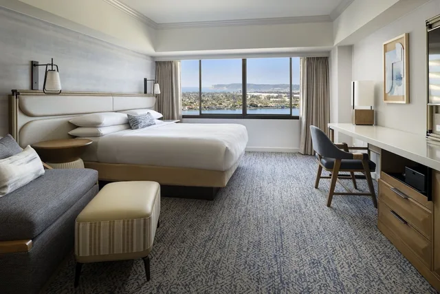 Concierge, Deluxe, King Bed, Bay View, Sofa، Marriott Marquis San Diego Marina 2/3