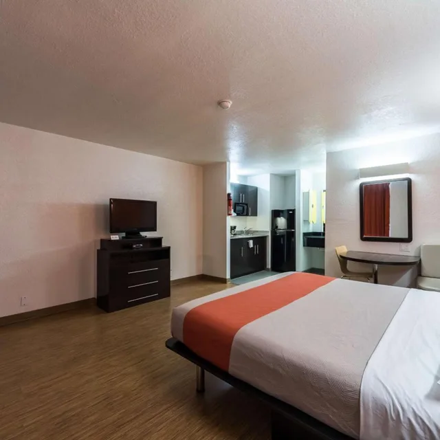 غرفة بسرير كينج لغير المدخنين، Motel6 Uvalde, TX 4/10