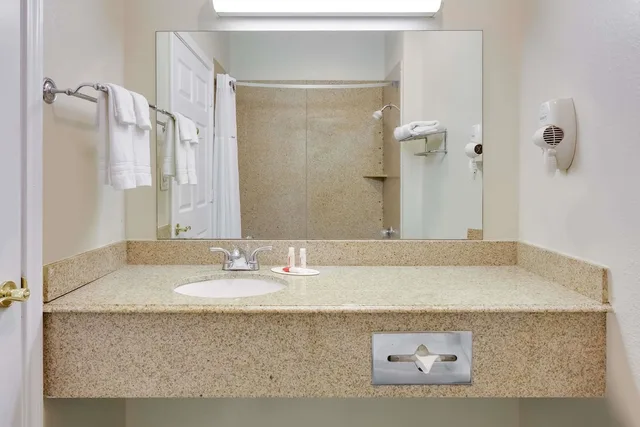غرفة بسريرين كوين، Days Inn and Suites by Wyndham Euless DFW Airport South 5/5