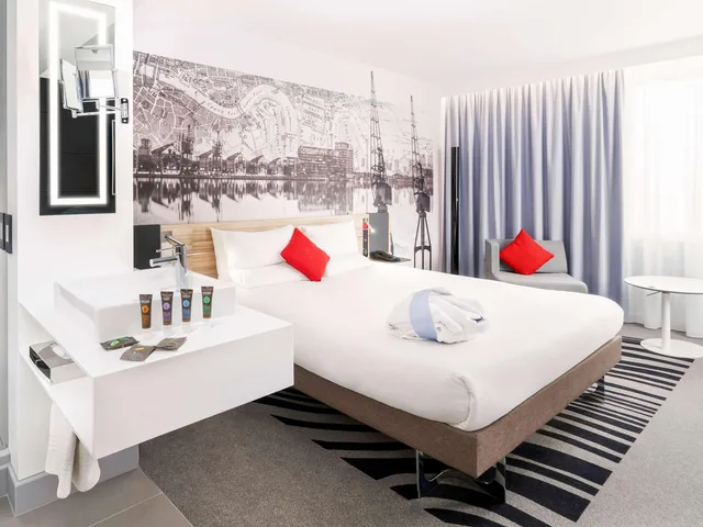 جناح بسرير كينج مع أريكة، Novotel London Excel 2/2