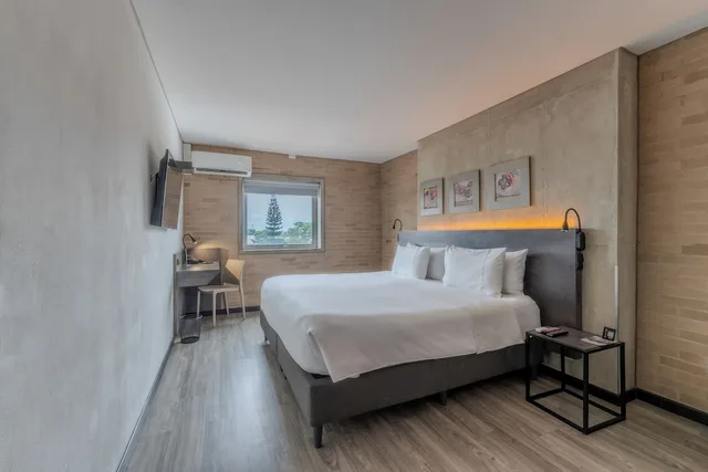 Superior, Queen Bed, Hotel Quinta Norte Chipichape Cali 6/9