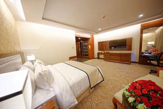 غرفة ديلوكس بسرير كينج، Royal Swiss Lahore 2/2