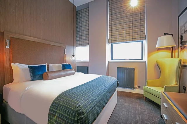 Basement, Double Bed, with View، Sandman Signature Aberdeen Hotel 2/5