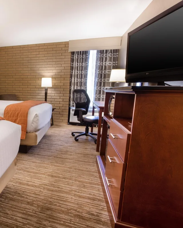 غرفة بسريرين كوين لذوي الإعاقة، Drury Inn and Suites Kansas City Airport 3/5
