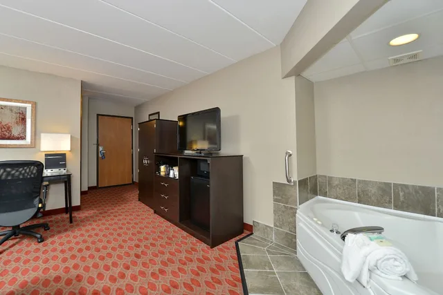 غرفة سوبيريور بسرير كينج، Baymont by Wyndham Brooklyn Center 5/5