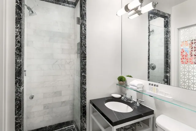 غرفة قياسية بسرير كينج لذوي الإعاقة، Maison 140 Hotel 2/2