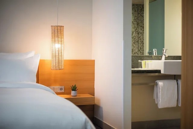 غرفة بسرير كوين في طابق مرتفع، Lindner Hotel Berlin Ku'damm, part of JdV by Hyatt 2/5