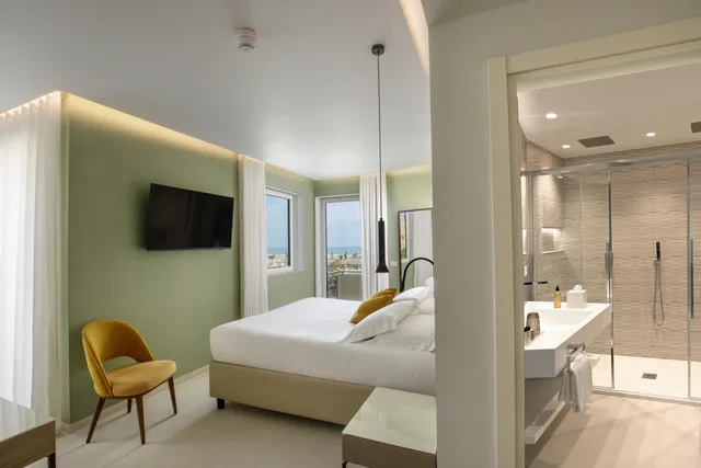 غرفة سوبيريور رباعية بإطلالة على البحر، Ambasciatori Suite Hotel 3/3