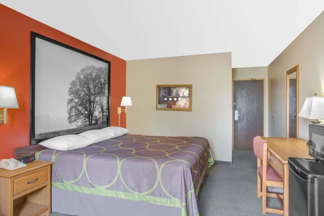 غرفة بسرير كوين لذوي الإعاقة، Super 8 by Wyndham Christiansburg/Blacksburg Area 1/3