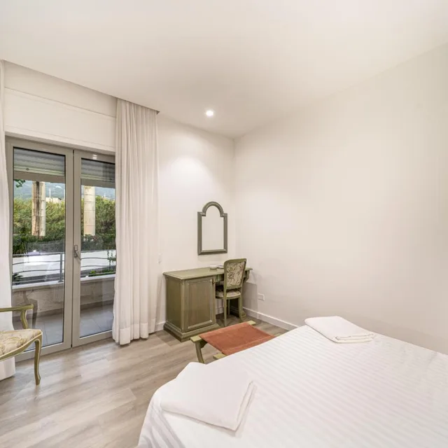 غرفة بسرير مزدوج بإطلالة على الحديقة، Hotel Poseidon 1/10