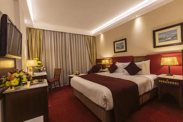 Superior, Twin Beds, Lateral Side Nile View، Flamenco Hotel Cairo 2/9