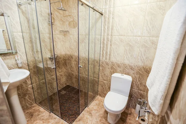 غرفة جونيور بسرير كوين مع أريكة، Alba Hotel Yerevan 2/2