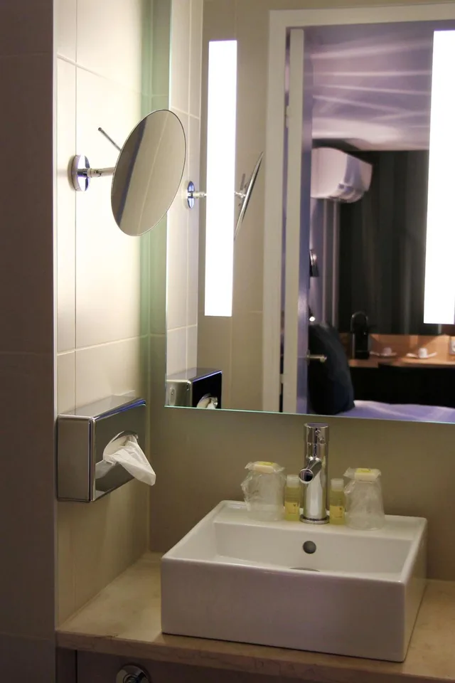 غرفة بسرير فردي وسرير كوين وسرير فردي وسرير كوين مع أريكة، Best Western Hotel Opera Drouot 4/8