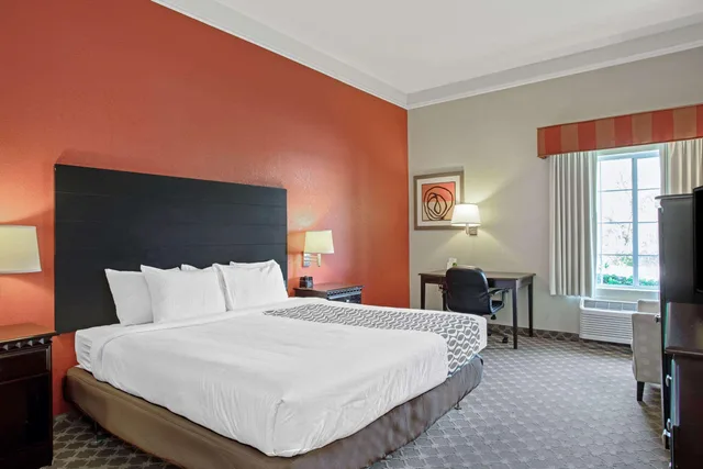غرفة ديلوكس بسرير مزدوج لذوي الإعاقة، La Quinta by Wyndham PCB Coastal Palms 1/3