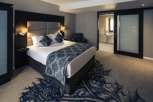 غرفة سوبيريور بريفيليج بسرير مزدوج، Mercure Edinburgh Haymarket 3/8