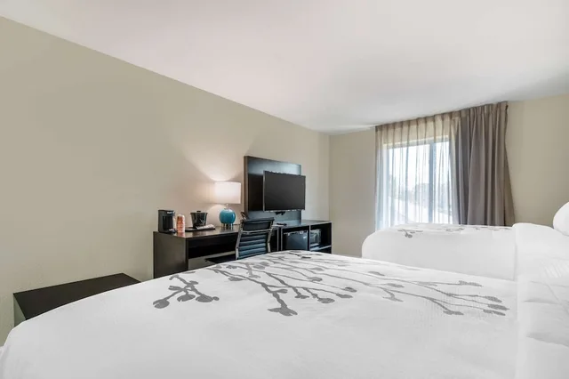 غرفة قياسية بسرير كينج، Sleep Inn & Suites Newport News City Center Area 1/4