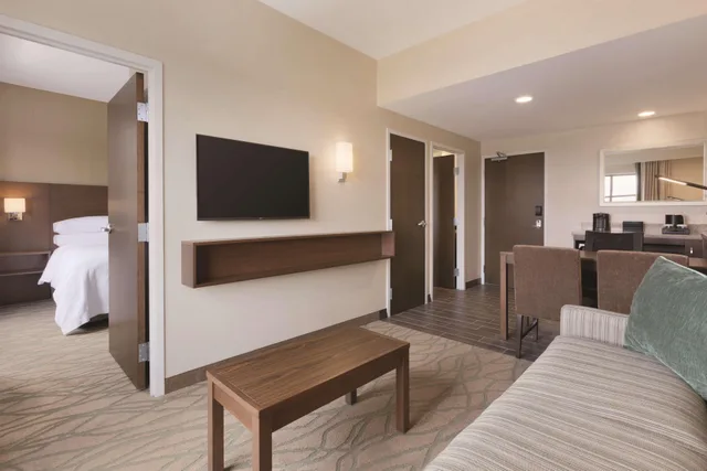 جناح استوديو بسرير كينج لذوي الإعاقة، Embassy Suites Akron-Canton Airport 7/8