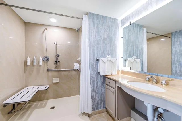 استوديو بسرير كينج مع أريكة لذوي الإعاقة، Homewood Suites by Hilton East Rutherford - Meadowlands, NJ 2/3