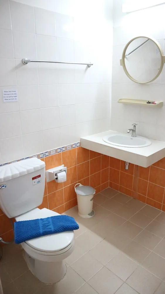 غرفة كومفورت ثلاثية بسرير كوين وسرير فردي، Sunshine Guest House Hua Hin 4/4