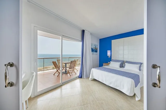 غرفة جونيور رباعية بإطلالة على البحر، Ibersol Torremolinos Beach 1/1