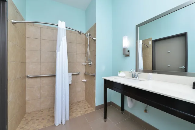 غرفة قياسية بسريرين كوين لذوي الإعاقة، Holiday Inn Express And Suites Austin South 1/1