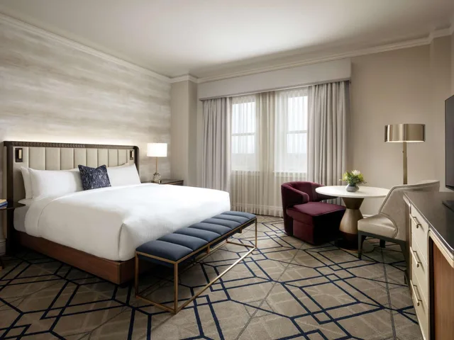 Grand, River, Deluxe, 2 Queen Beds, Valley View، Fairmont Hotel Macdonald 1/9