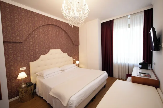 غرفة عائلية بسرير كوين وسرير بطابقين في الملحق، Hotel Re Enzo 5/8
