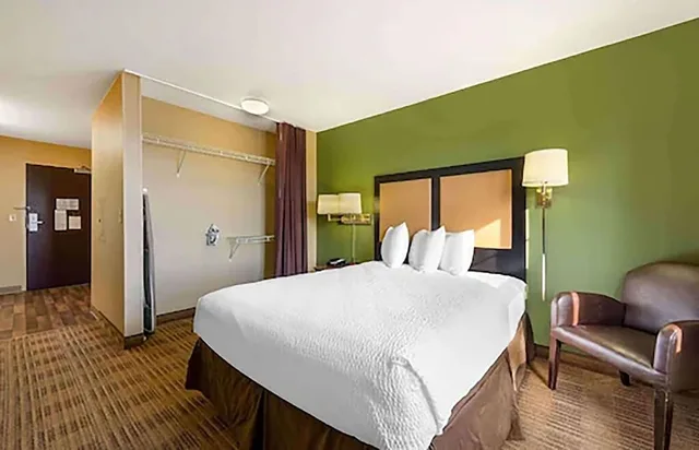 غرفة قياسية بسرير كينج، MainStay Suites Rochester South Mayo Clinic 5/10