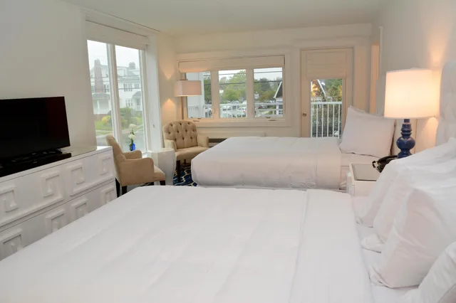 Plus, Premium, Studio, 2 Queen Beds، ICONA Cape May 3/6