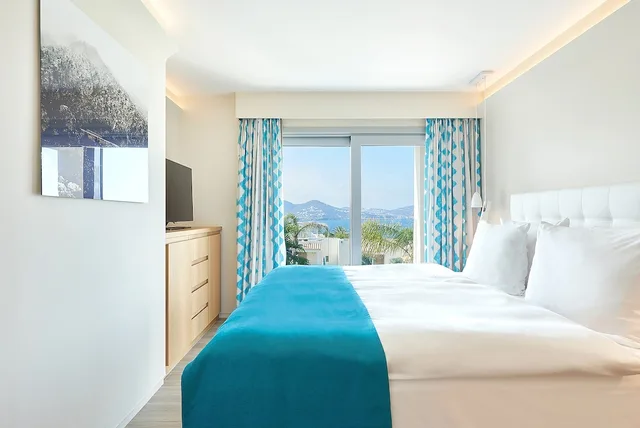 2 Bedrooms, Lagoon, Infinity, Suite, 2 King Beds، 7Pines Resort Ibiza 1/4