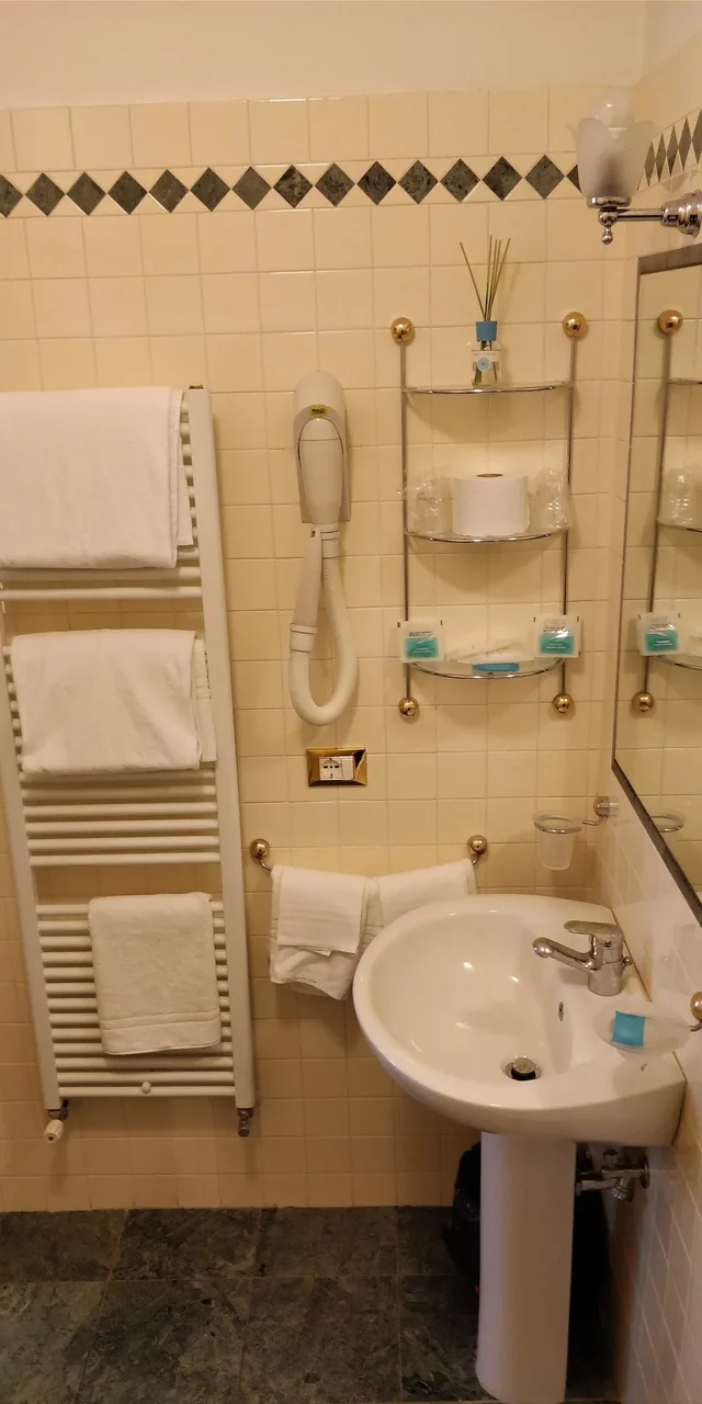 غرفة كلاسيكية ثلاثية بسرير كوين مع أريكة، Hotel Villa Delle Palme 10/10