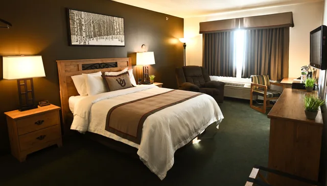 غرفة قياسية بسرير كوين، Draft Horse Inn and Suites 1/1