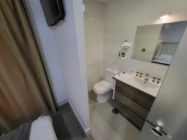 غرفة بسرير مزدوج أو سريرين منفصلين بإطلالة على البحر بشرفة، HOTEL NATURSUN 5/5