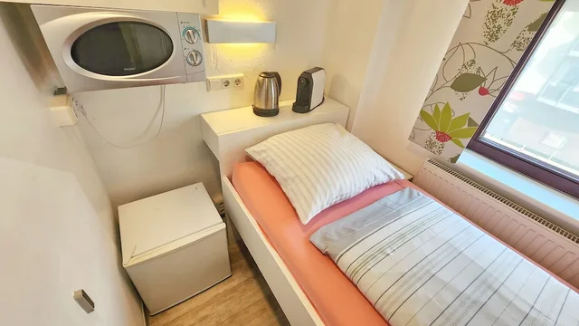 Economy, Single, Single Bed, Marion Weber House 7/10