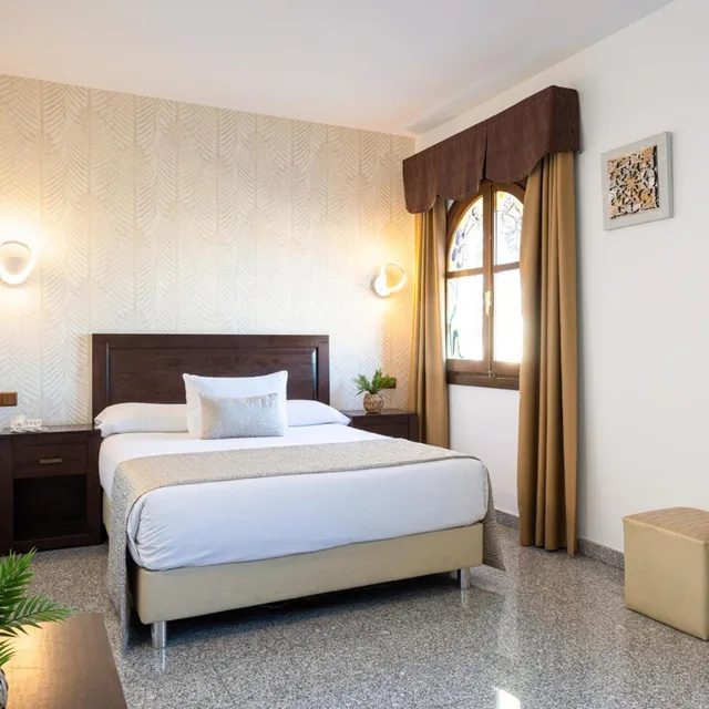 غرفة عائلية، Hotel Plaza del Castillo 2/5