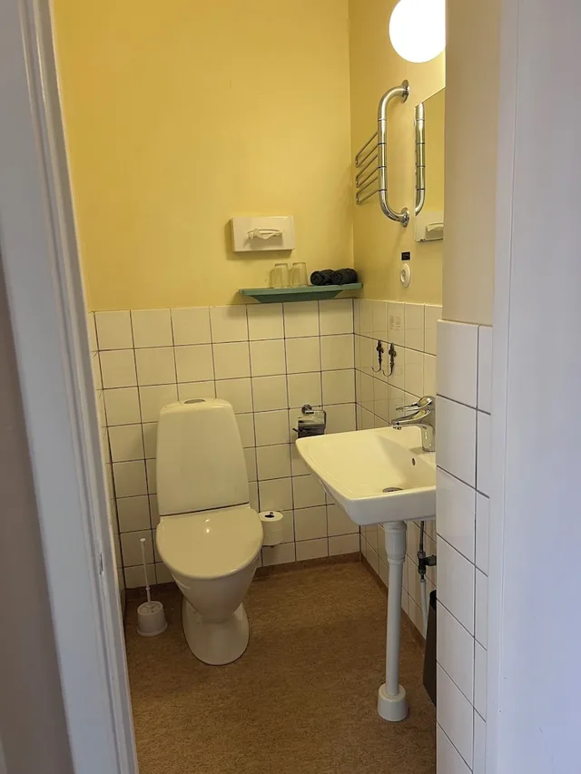غرفة صغيرة بسرير كوين، Hotel Sirius 7/9