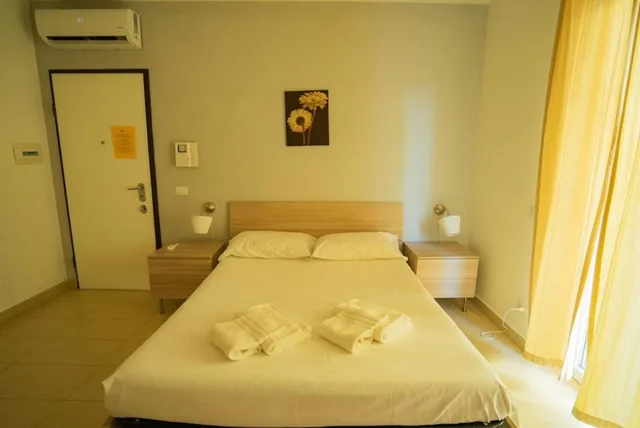 غرفة بسرير مزدوج أو سريرين منفصلين، Isa Fiumicino Airport Residence 6/10