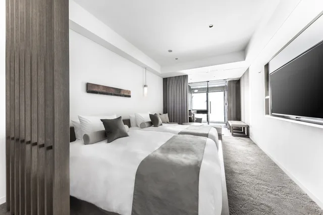 غرفة قياسية بسريرين منفصلين مع دخول الصالة، The Royal Park Hotel Iconic Kyoto 1/2