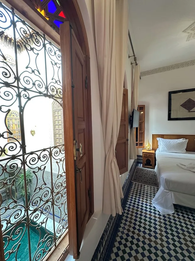 غرفة ديلوكس بسرير كوين بإطلالة على المسبح، Riad Mazar Fes 7/8