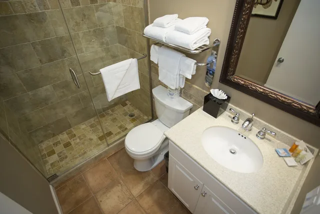 Junior Suite, Queen and Twin Beds, Gulf Side، Vanderbilt Beach Resort 4/4